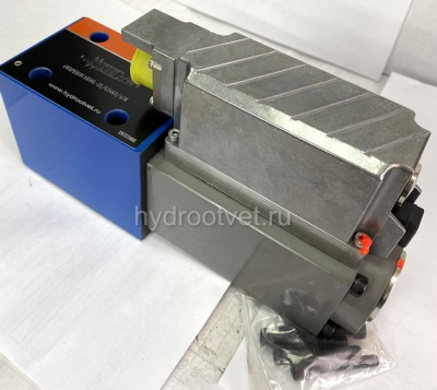 4WRPEH10C3B50L-2X/G24K0/A1M - Сервораспределитель Ду10 с обратной связью по положению золотника и встроенным усилителем (OBE), номинальный расход 50 л/мин, характеристика L - линейная, схема C3, сигнал управления A1 = ±10 V
